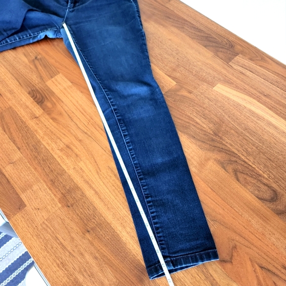 BANANA REPUBLIC FACTORY Limited Edition Skinny Jeans - Picture 3 of 5